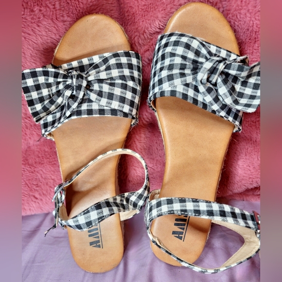 Price cut off-season! NWOT "Emma22" FUN! Gingham check espadrill flat platforms - Picture 3 of 7